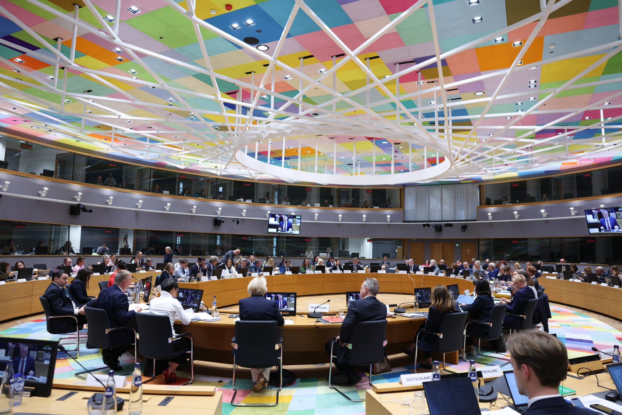 Economia zonei euro accelerează surprinzător, în timp ce România rămâne într-o perioadă de stagnare