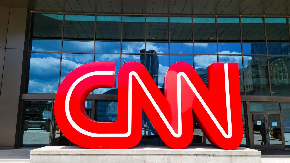 Scandal la CNN: Jurnalista Kara Swisher anunță demisia după fuziunea masivă cu Paramount Skydance