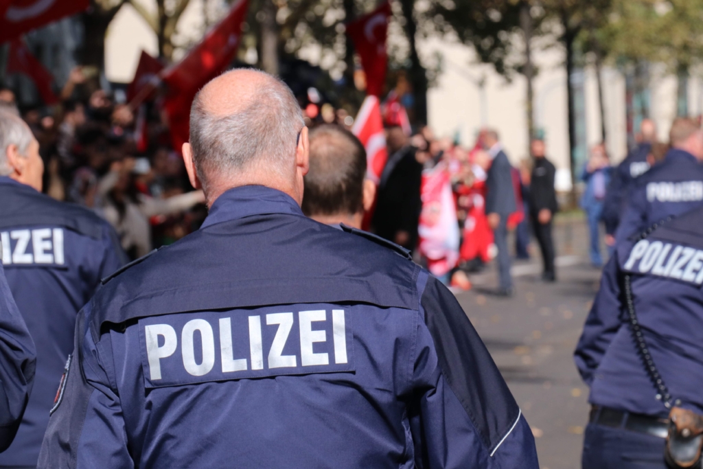 Germania intensifică lupta împotriva fraudelor sociale comise de rețele criminale cu imigranți din România și Bulgaria