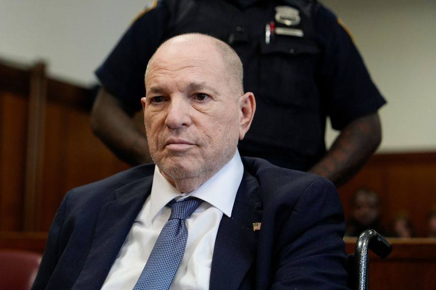 Harvey Weinstein a fost condamnat la 15 ani de închisoare în New York după rejudecarea cazului de agresiune sexuală