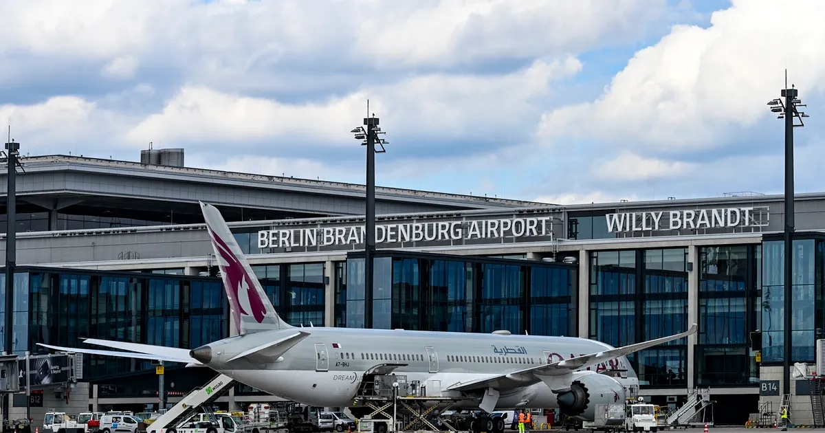 Alertă la Aeroportul Berlin Brandenburg: zborurile au fost suspendate după detectarea unei drone