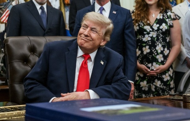 Donald Trump susține că plățile de 5.000 de dolari pentru cetățeni sunt finanțabile de bugetul SUA