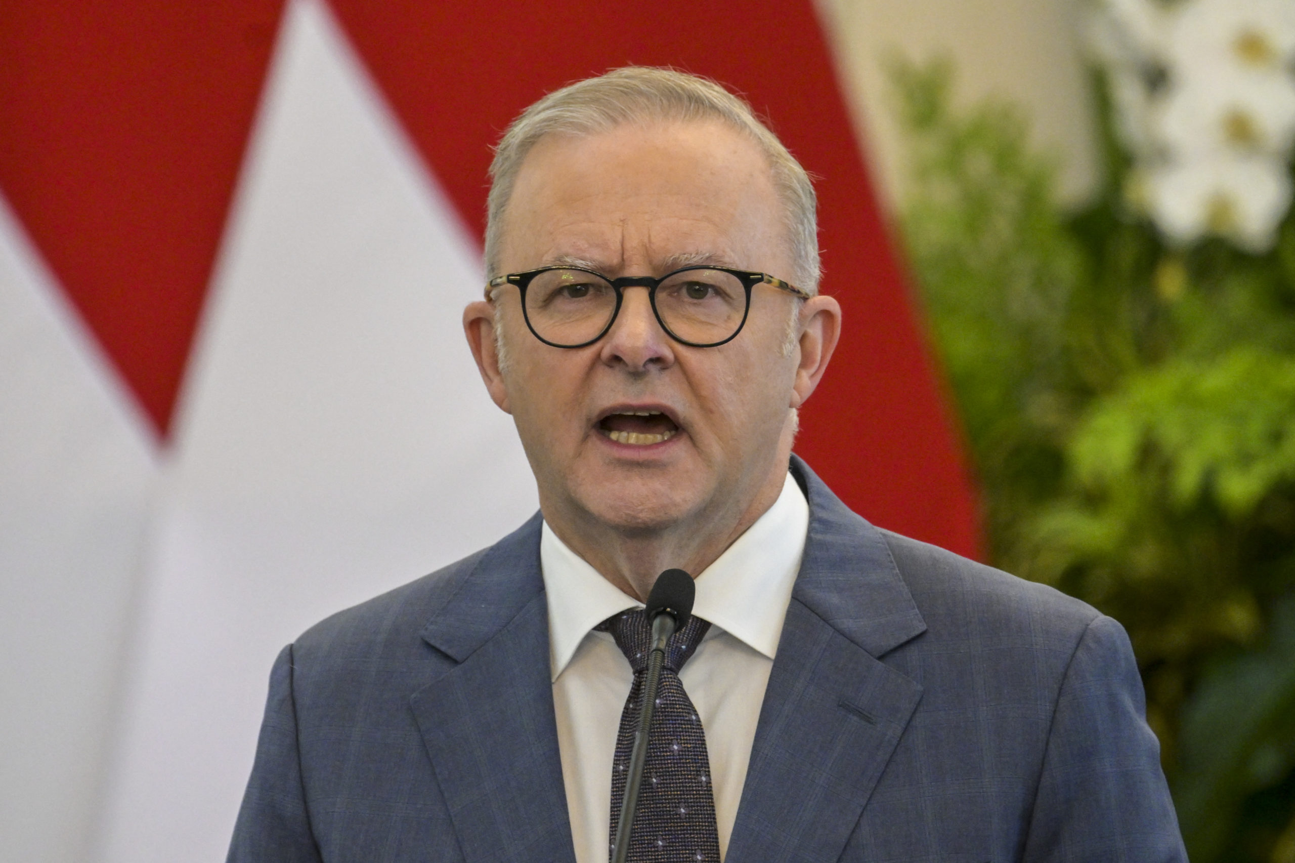 Premierul Australiei critică OpenAI pentru întârzierea raportării unei breșe de securitate prin agent AI