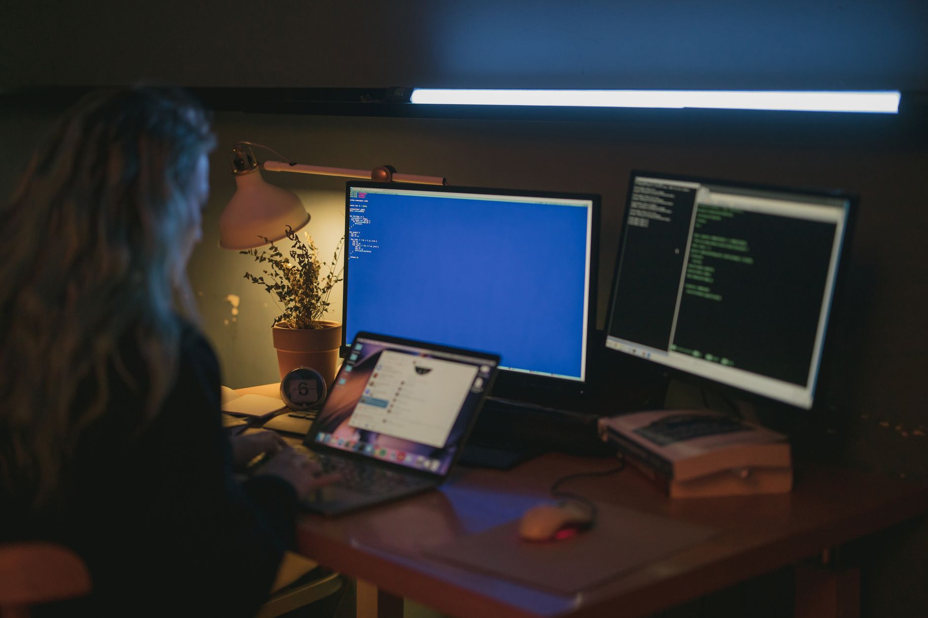 Baza de date a FBI a fost compromisă de hackeri. Mii de agenți și candidați sunt afectați