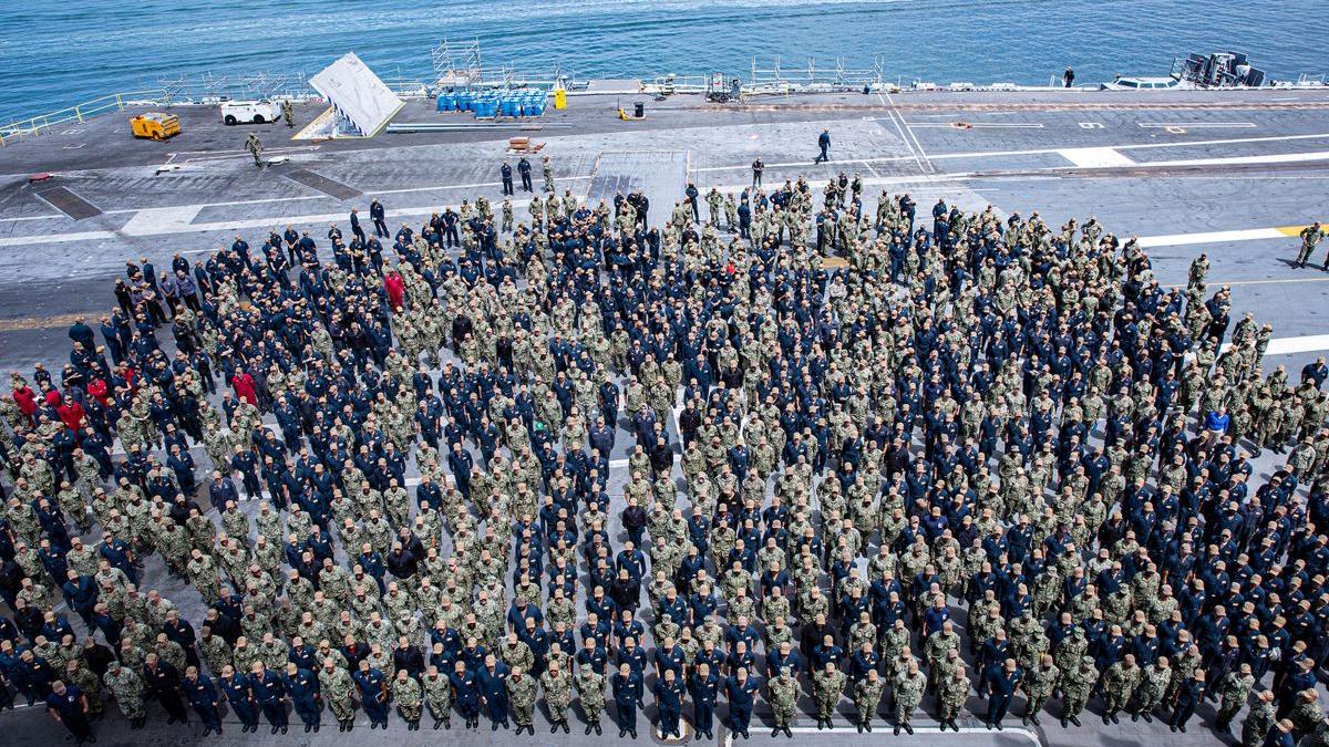 Opt tentative de sinucidere raportate în grupul de luptă al portavionului USS Abraham Lincoln