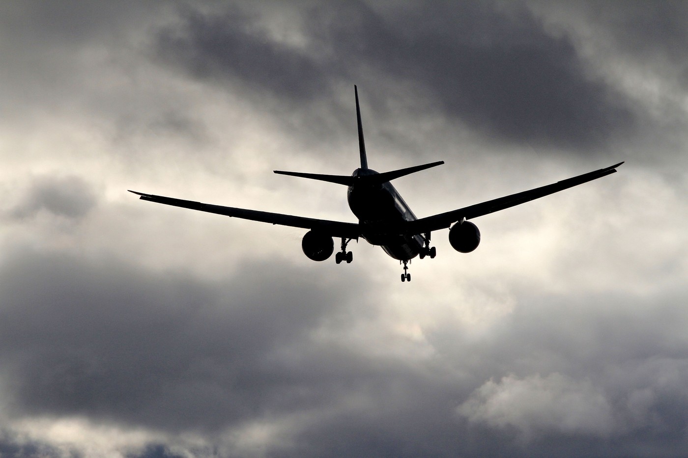 Impactul sancțiunilor SUA asupra aviației: Companiile iraniene sunt interzise să mai zboare în țările vecine