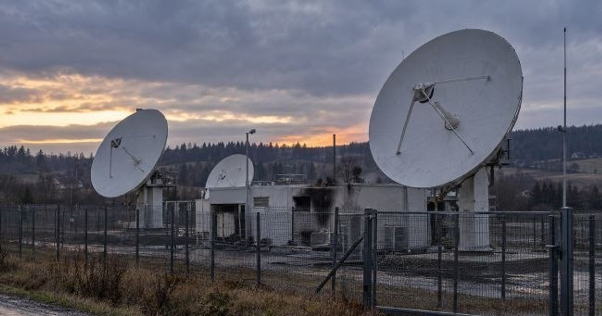 Investigație pentru sabotaj după incendiu la o stație Starlink din Polonia