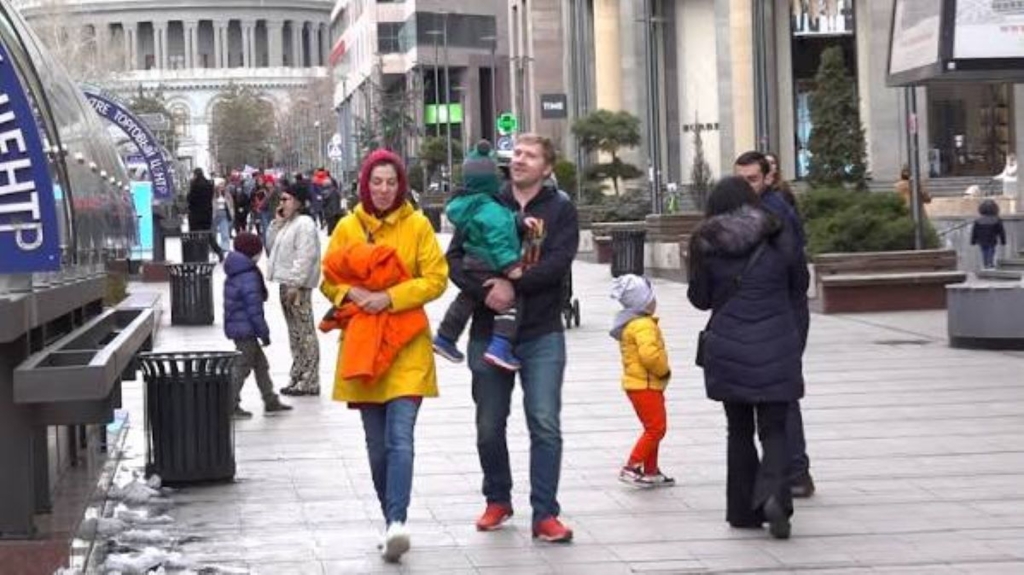 Nou val de emigrare a rușilor: Goana după locuințe în Georgia, Armenia și Serbia din cauza temerilor de mobilizare