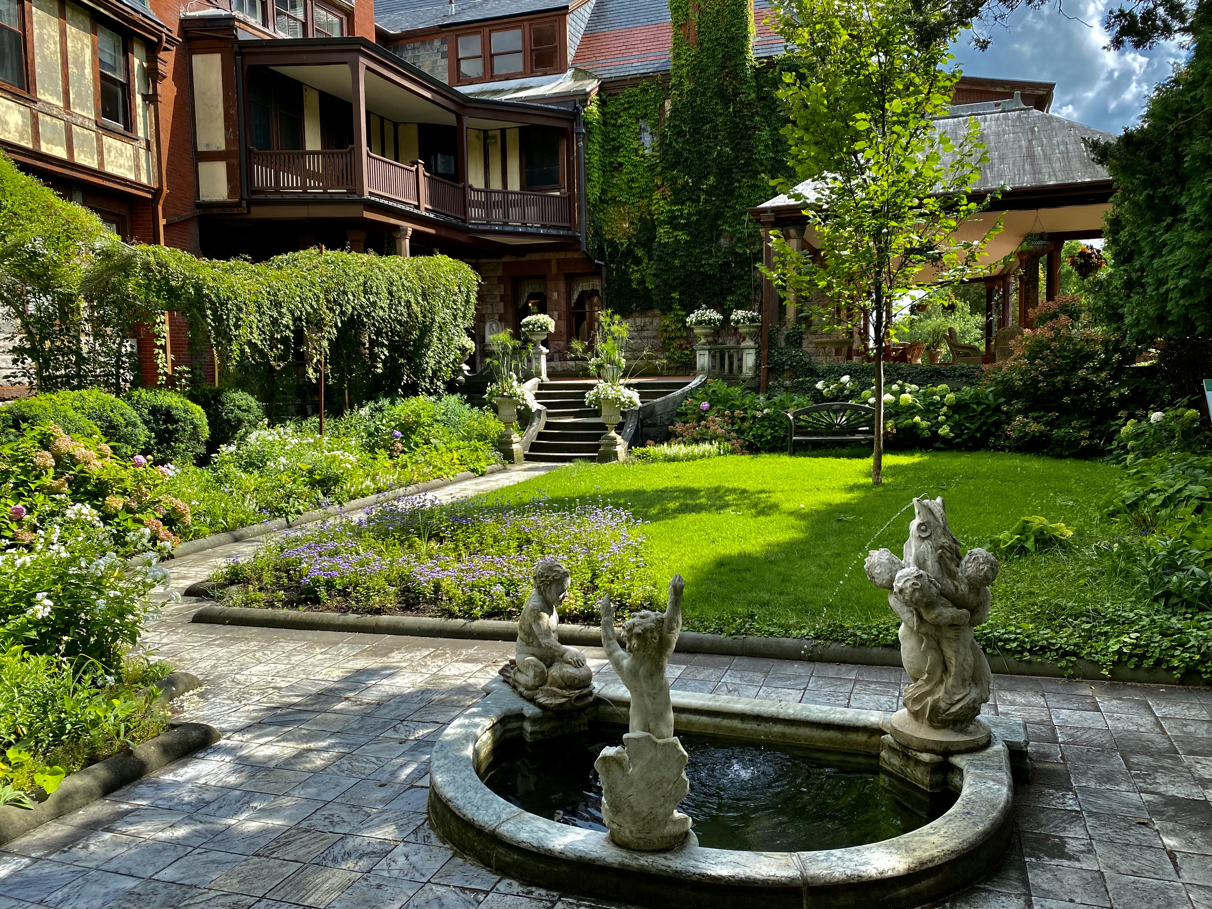 Vizita istorică a lui Xi Jinping la Casa Albă: între spectacolul diplomatic și riscul de conflict major