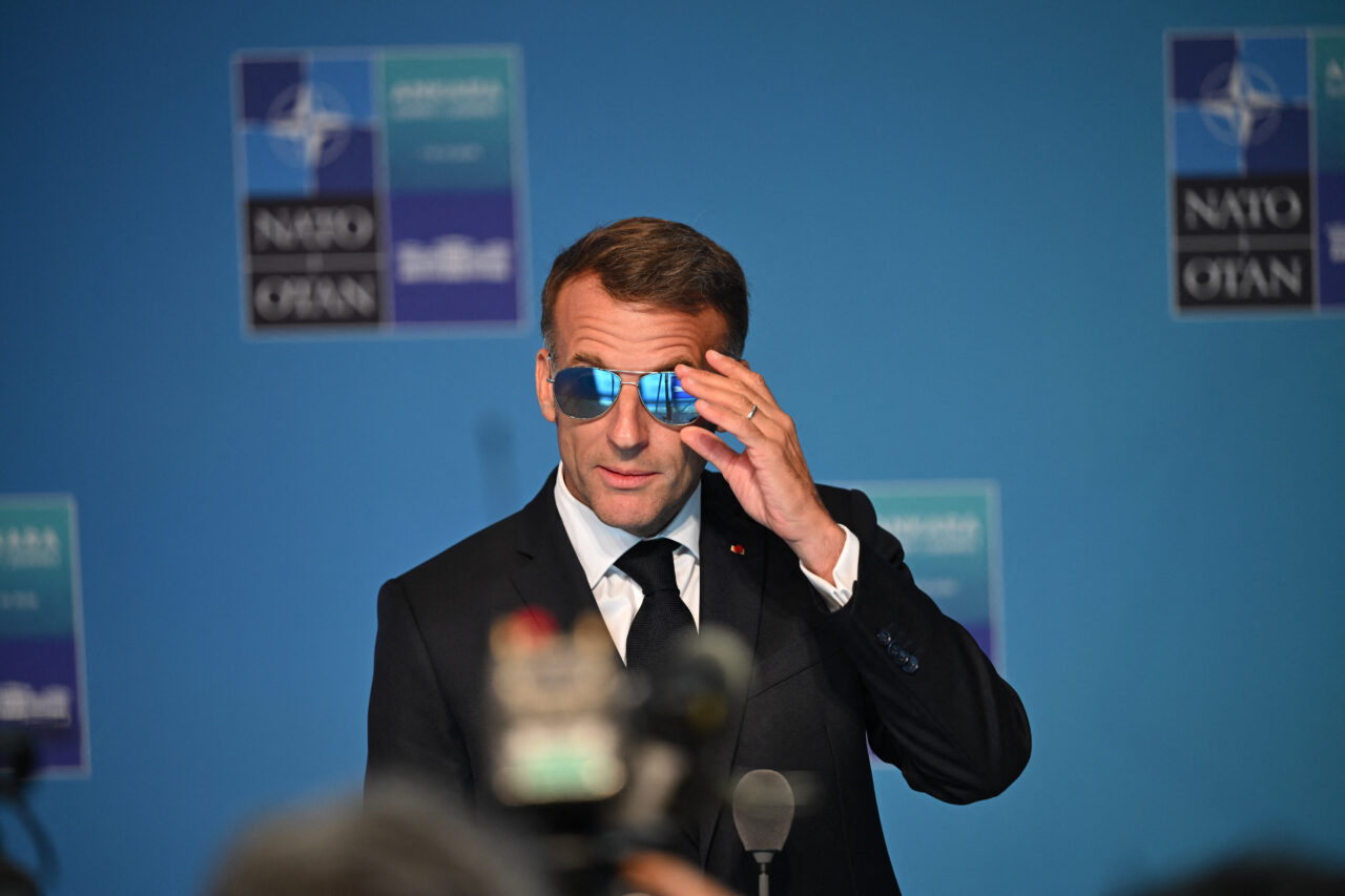Emmanuel Macron trimite forțe militare în Arabia Saudită pentru protejarea terminalului petrolier Yanbu