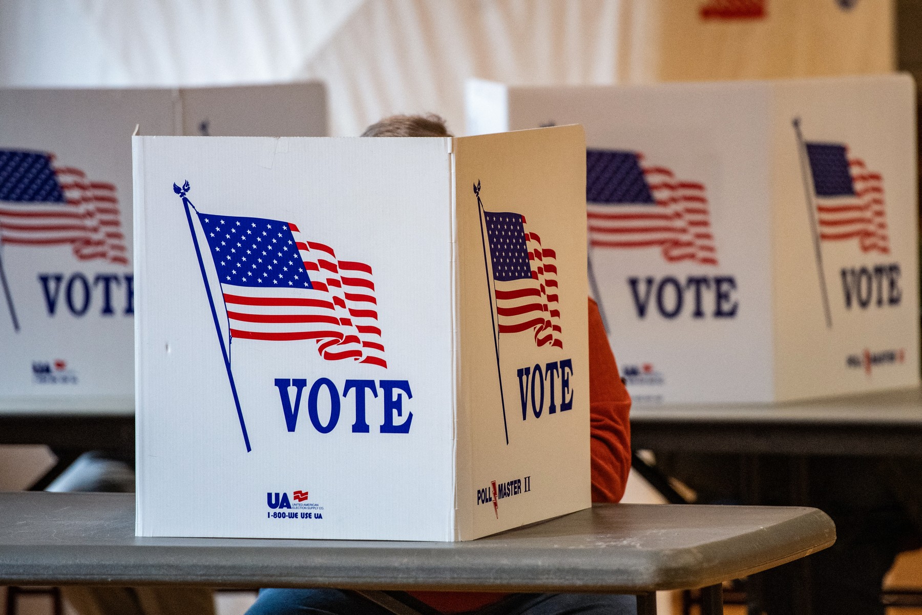 Lideri democrați din SUA au dat în judecată administrația Trump pentru a opri prezența agenților înarmați la vot