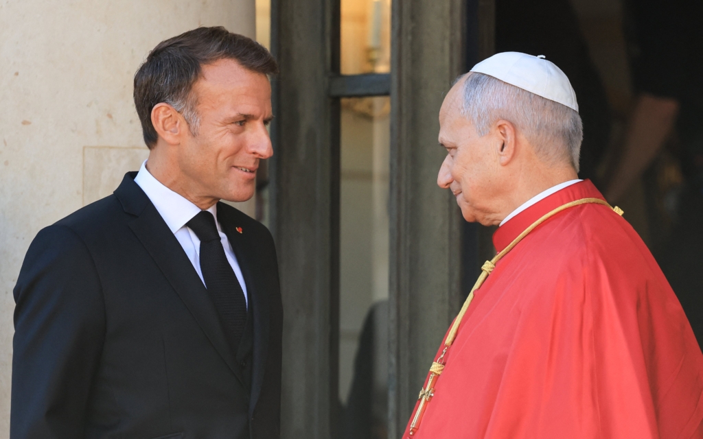 Papa Leon al XIV-lea începe vizita oficială în Franța: discuții cu Macron și evenimente la Notre-Dame