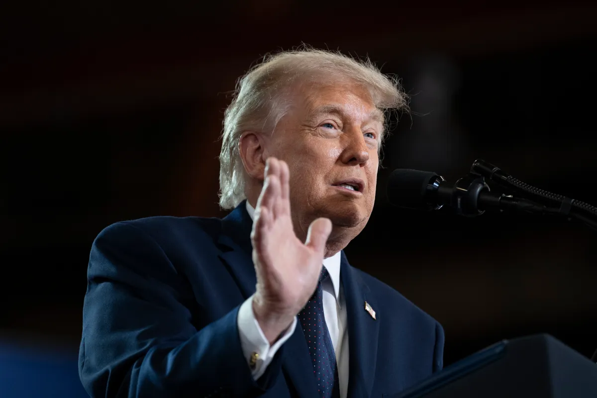 Donald Trump anunță eliminarea taxei de 10% aplicată whiskey-ului irlandez