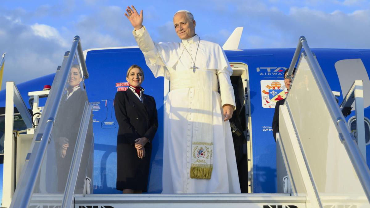 Papa Leon al XIV-lea a ajuns la Paris pentru o vizită oficială de patru zile în Franța