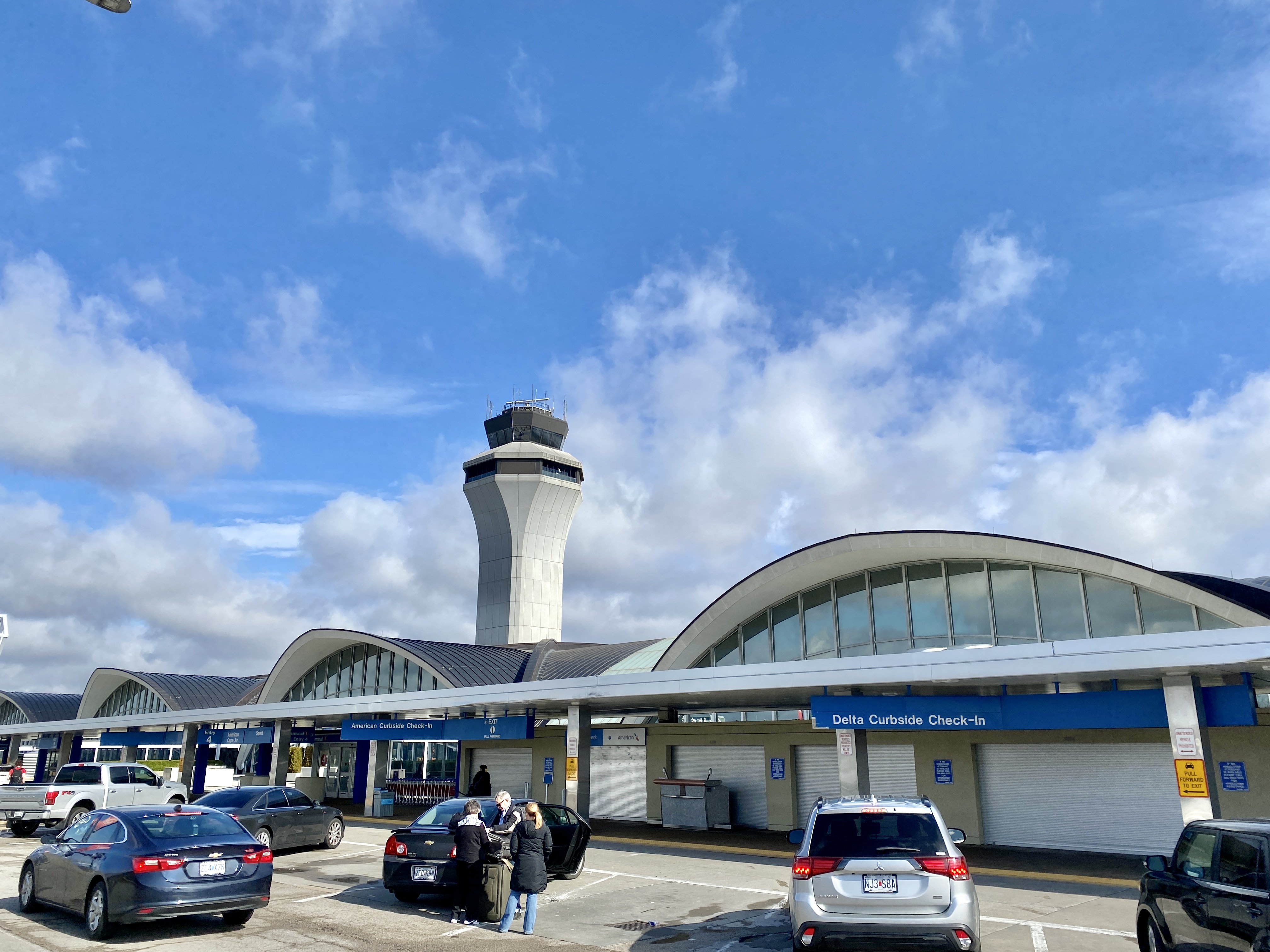 Aeroportul Milano-Malpensa poartă oficial numele fostului premier Silvio Berlusconi