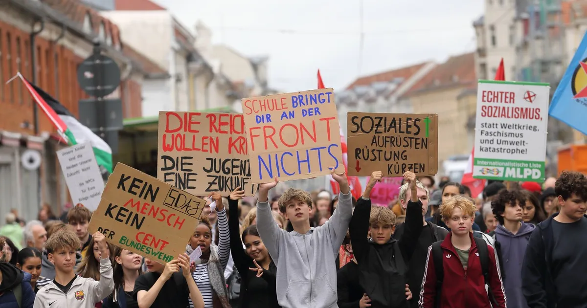 Proteste masive în Germania: Peste 45.000 de tineri au boicotat școlile împotriva recrutării militare