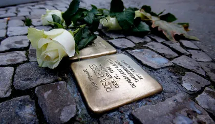 Orașul Heidenau din Germania interzice instalarea de noi plăcuțe dedicate victimelor Holocaustului