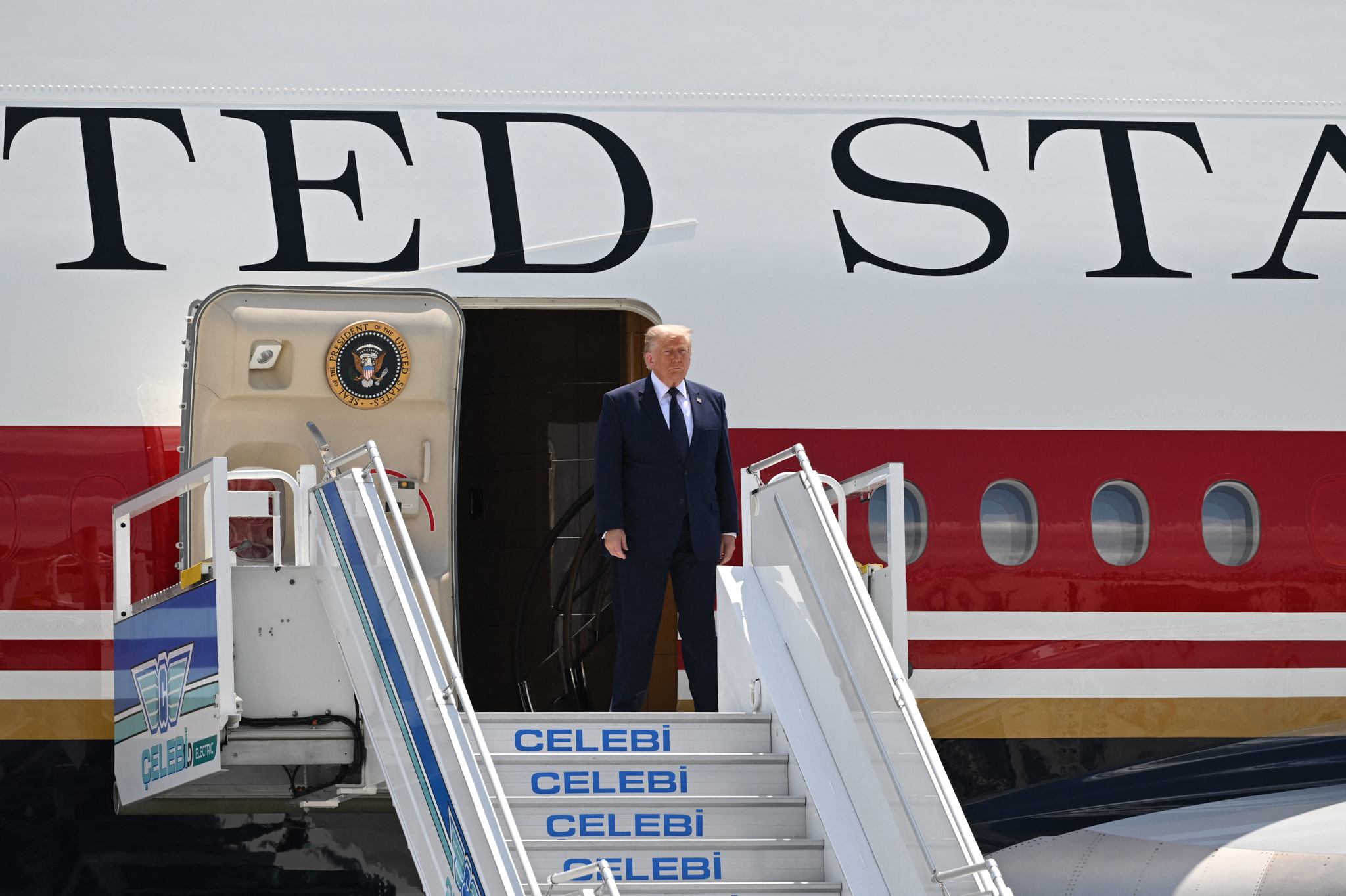 Trump restricționează accesul CNN la bordul avionului Air Force One, în ciuda unei decizii judecătorești