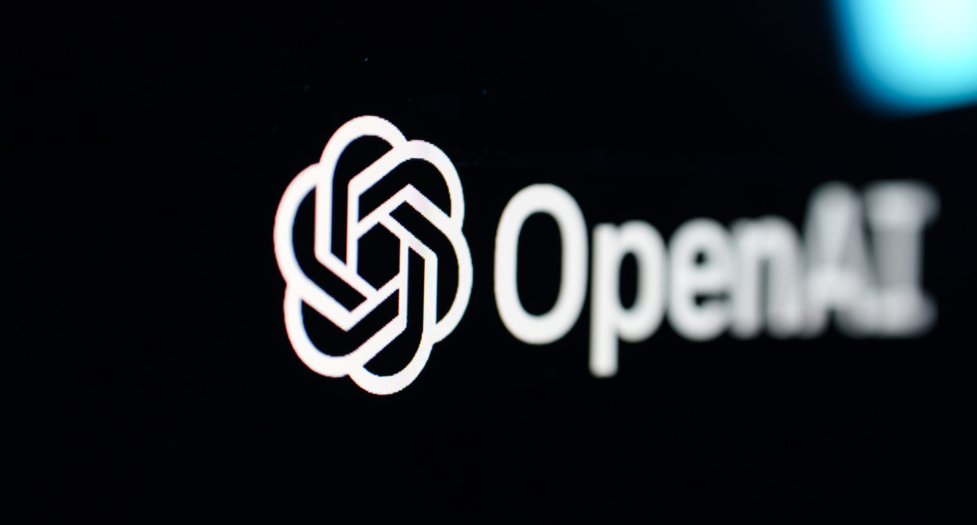 OpenAI suspendă antrenarea modelelor AI după accesarea ilegală a sistemelor guvernamentale din SUA și alte țări