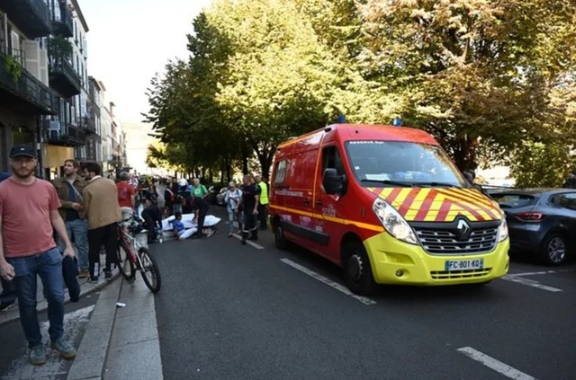 Accident în Franța: Un automobilist a lovit manifestanții la un marș pentru climă în Clermont-Ferrand