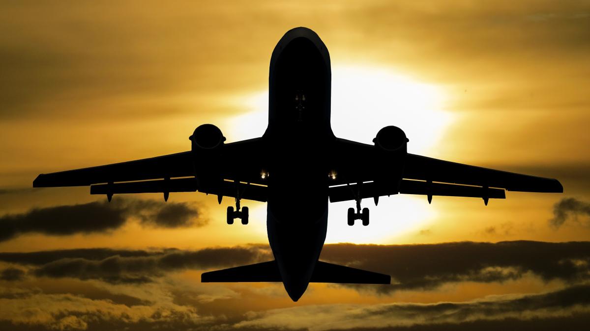 Atenționare de călătorie pentru Sicilia: Traficul aerian la Catania a fost suspendat din cauza vulcanului Etna