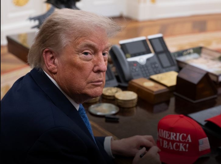 Donald Trump aprobă noi standarde pentru automobile, eliminând cerințele stricte pentru vehiculele electrice