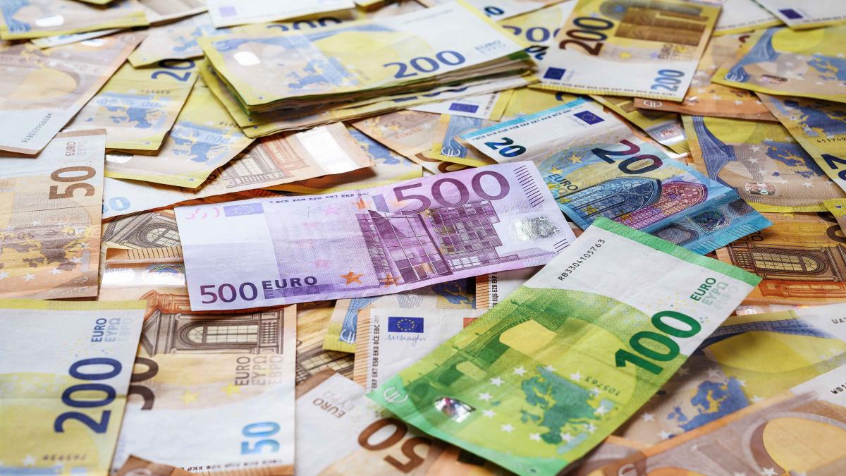 Ungaria va taxa mai dur marile averi, anunță Peter Magyar. Impozitul ar putea depăși un procent