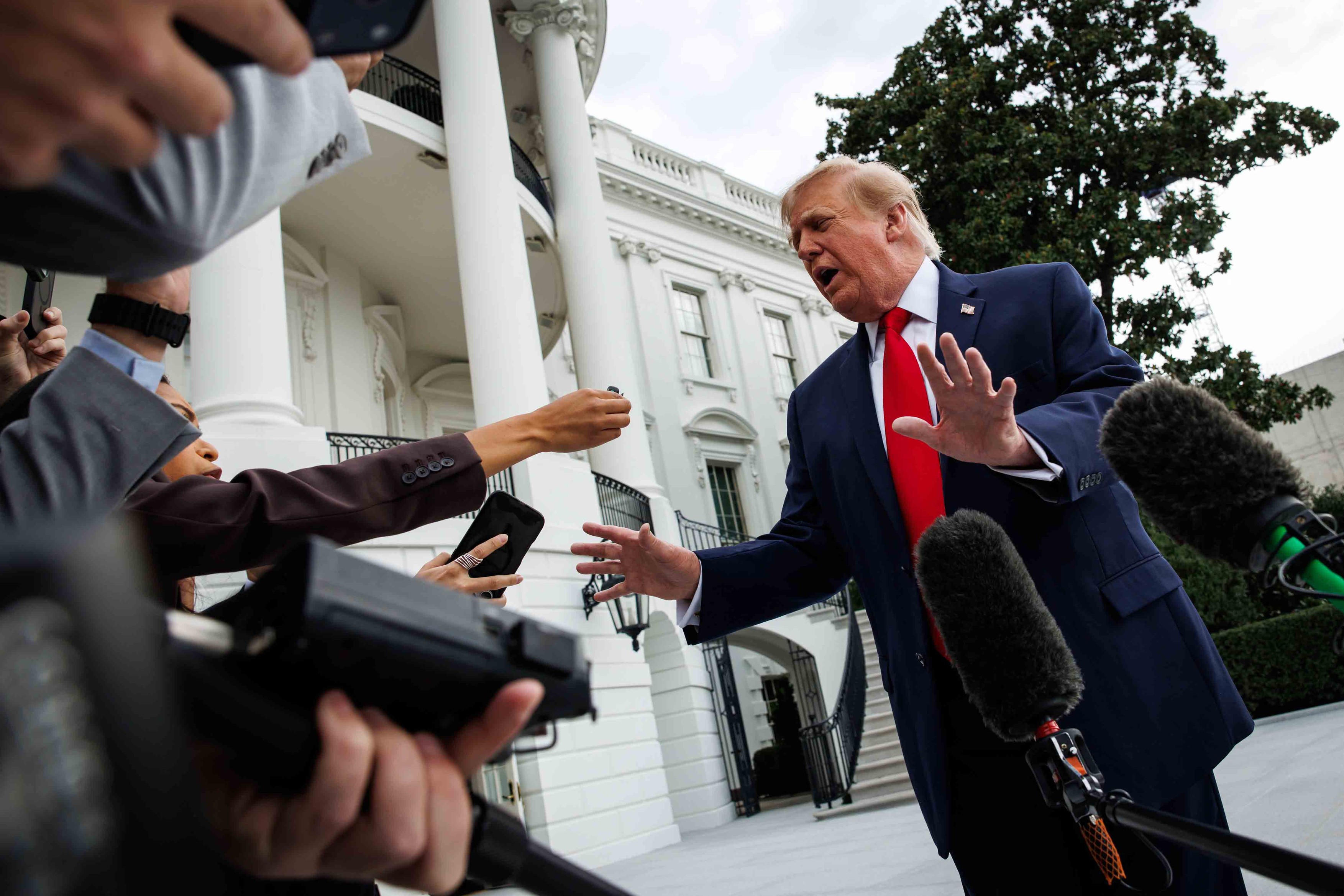 Donald Trump a cerut unei jurnaliste să tacă după o întrebare despre selecția presei