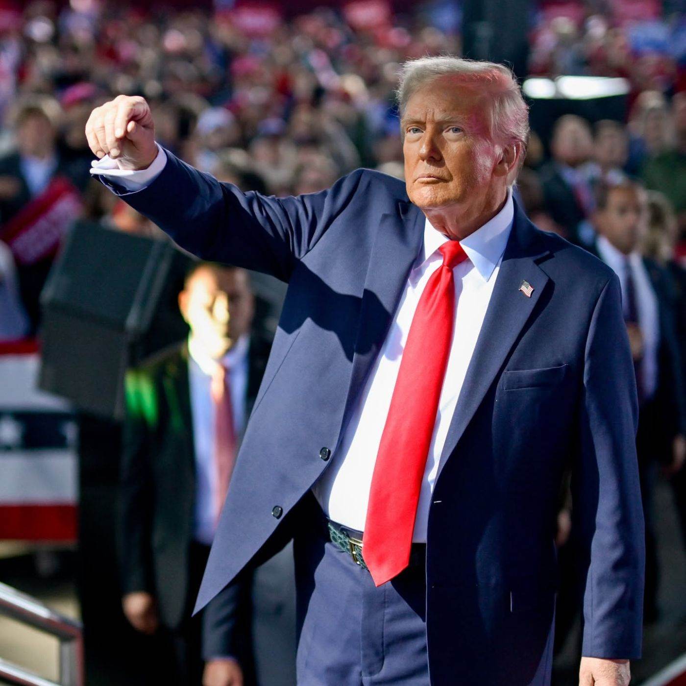 Donald Trump aprobă noi standarde pentru consumul de combustibil, abandonând politica vehiculelor electrice a lui Biden