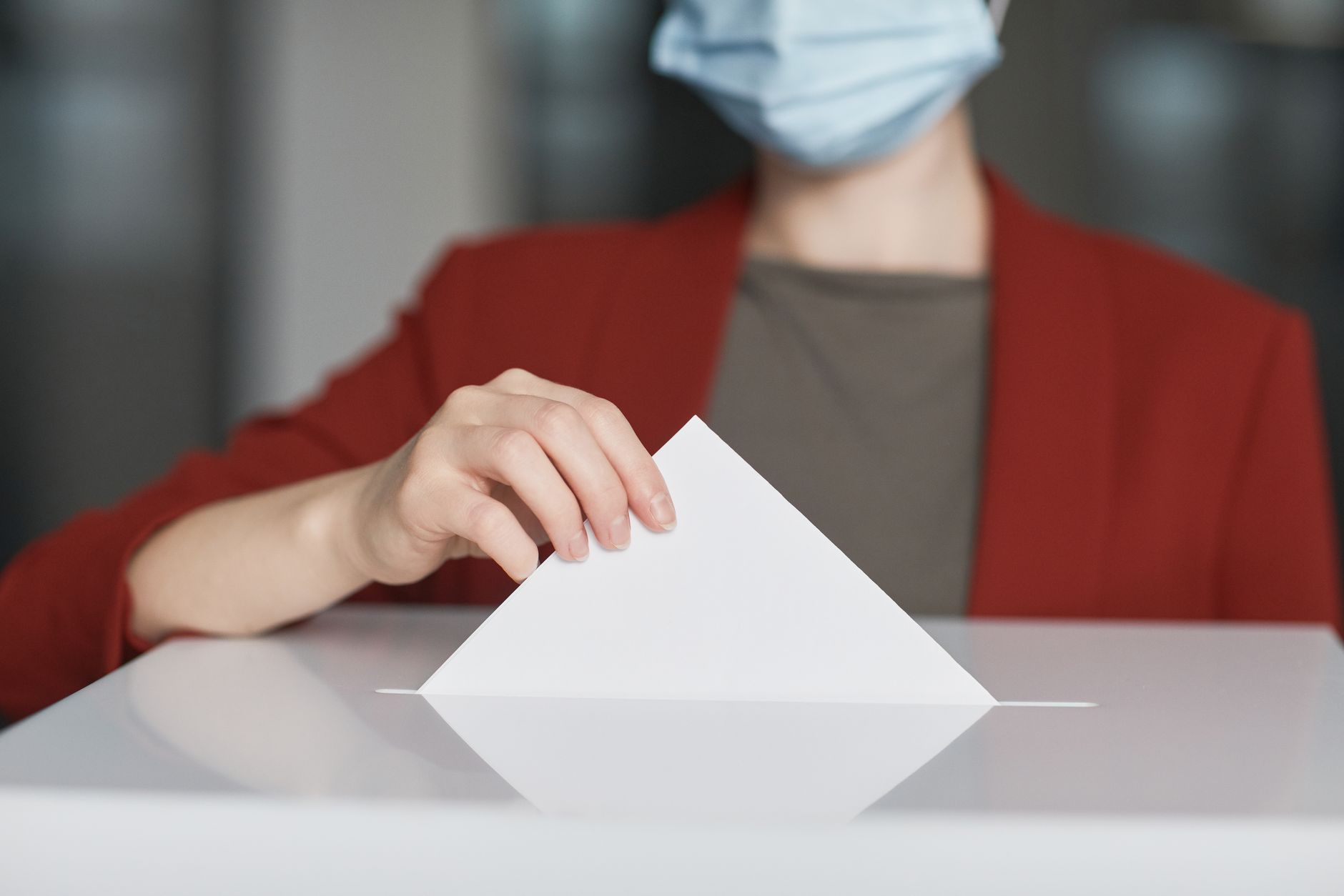 Referendum în Elveția: Alegătorii resping propunerea de restricționare a neutralității țării