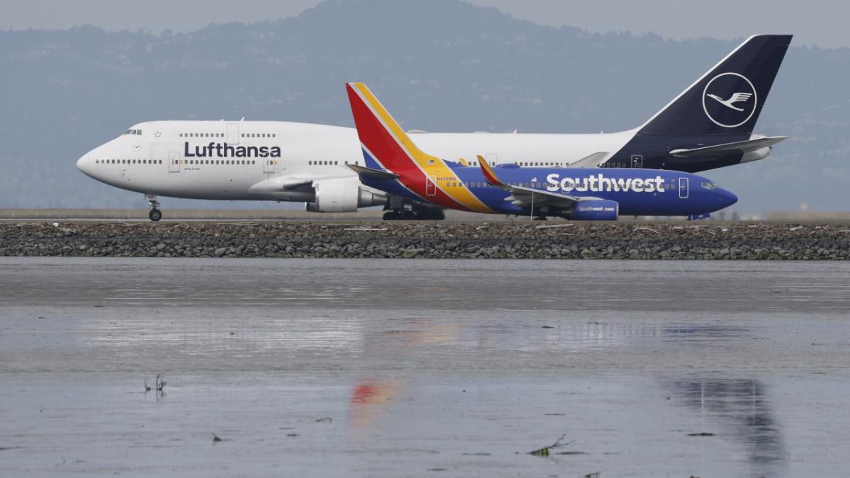 Un avion Lufthansa a aterizat de urgență la Lyon după ce o baterie externă a luat foc la bord