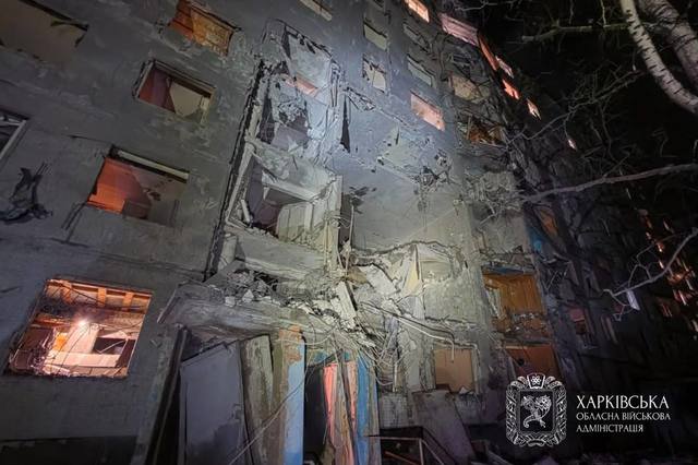 Atac cu bombă ghidată rusească asupra unui bloc din Harkiv: 22 de persoane rănite, inclusiv copii