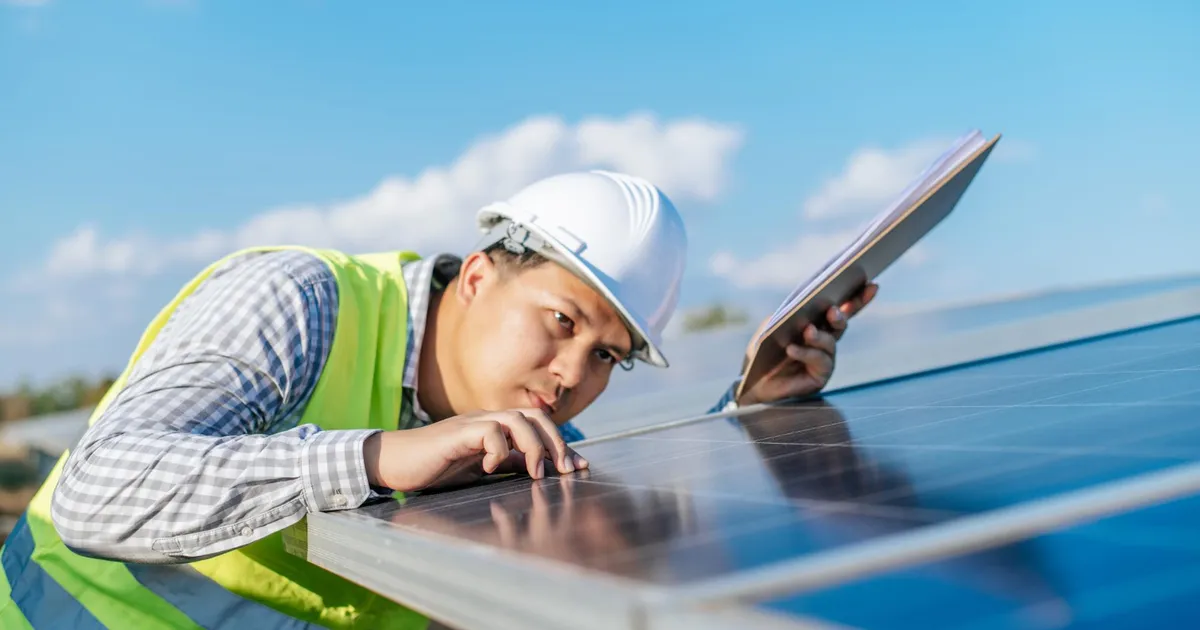 Restricții UE asupra echipamentelor fotovoltaice: Investițiile finanțate din fonduri europene vor fi afectate