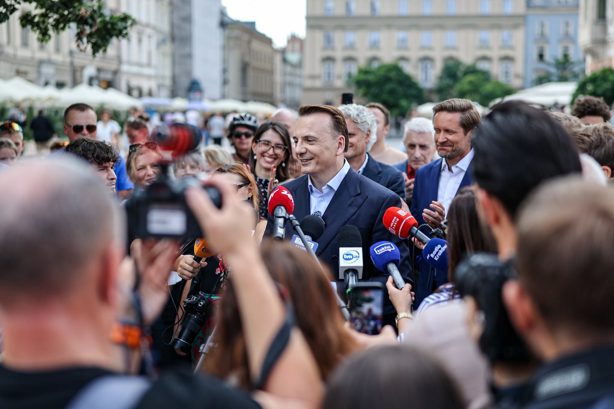 Surpriză în Polonia: Candidatul independent Łukasz Gibała conduce în alegerile pentru Primăria Cracoviei