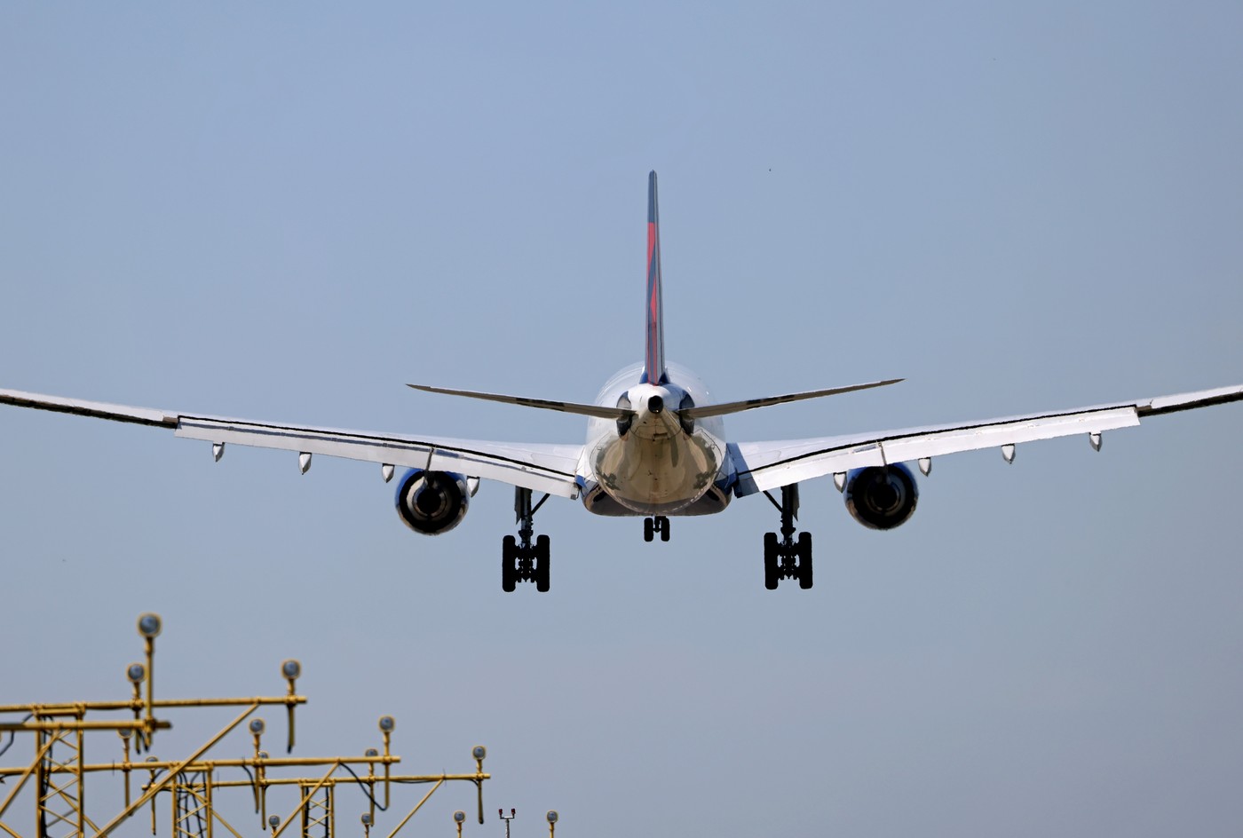 Aterizare de urgență la Porto pentru un avion Delta Air Lines după ce fumul a umplut cabina