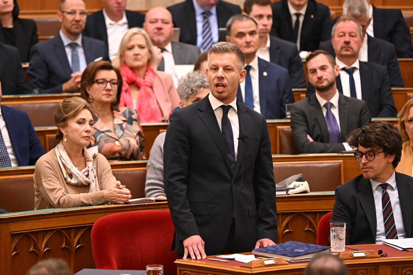 Parlamentul Ungariei a votat ridicarea imunității premierului Peter Magyar și a doi foști miniștri