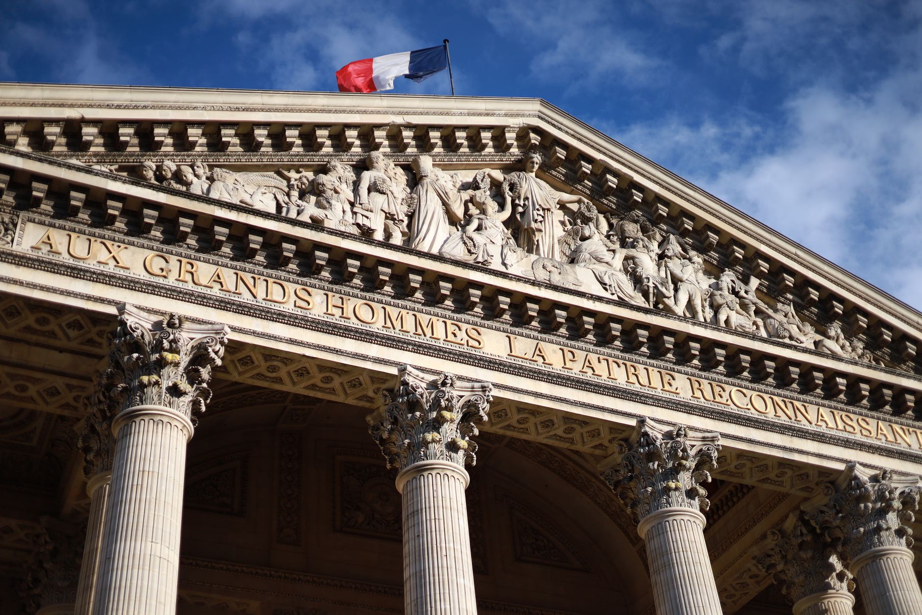 Extrema dreaptă franceză obține un rezultat istoric în Senat, depășind pragul pentru un grup parlamentar