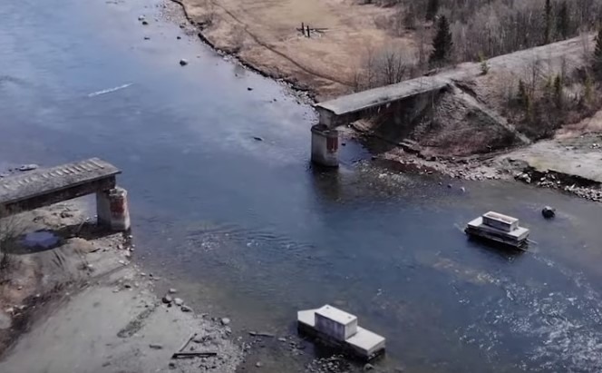 Atacuri cu drone în Rusia: un pod s-a prăbușit și 28 de vagoane au deraiat în Briansk