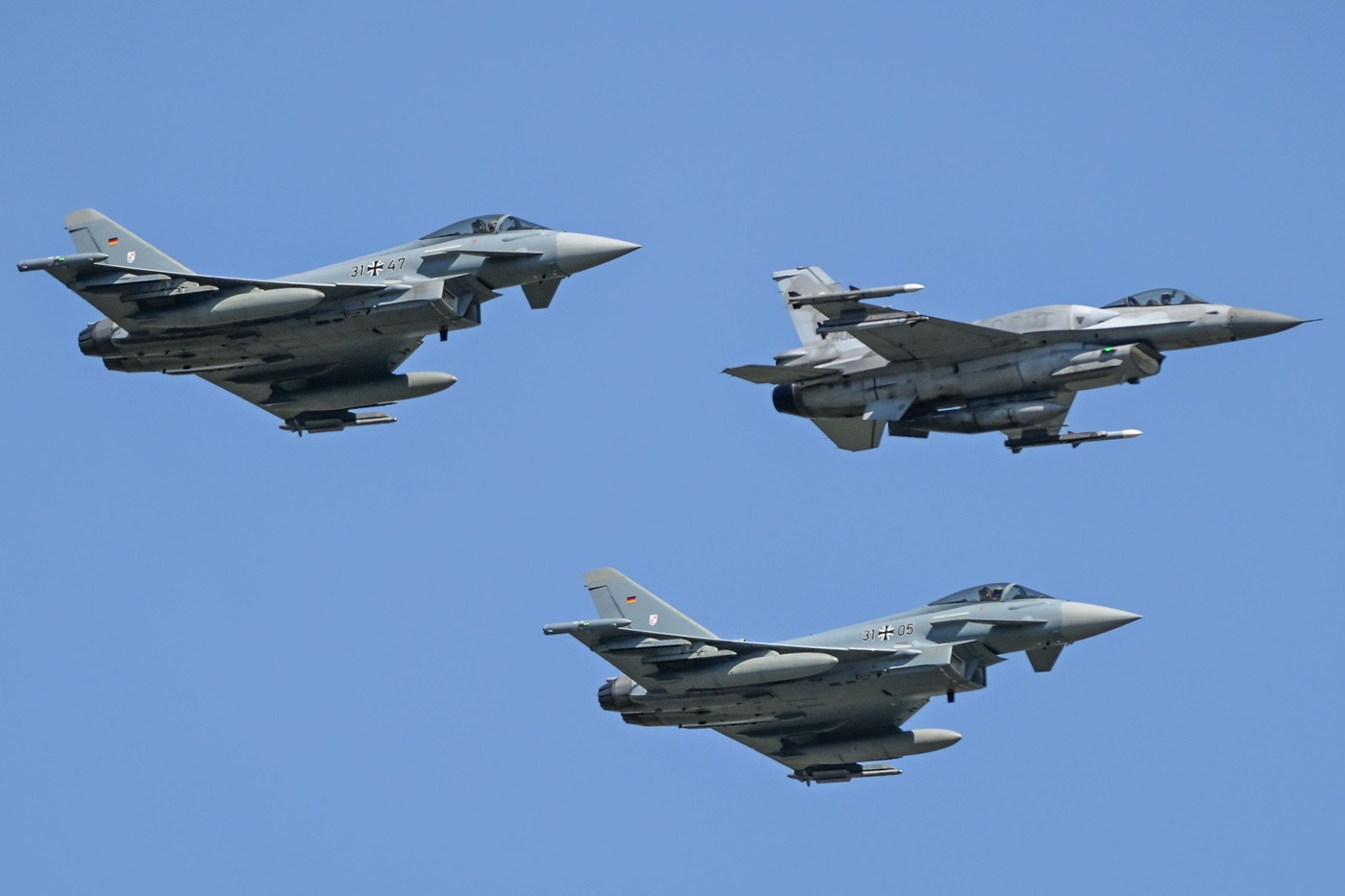 Polonia introduce măsuri de apărare care permit doborârea avioanelor străine pe baza datelor radar