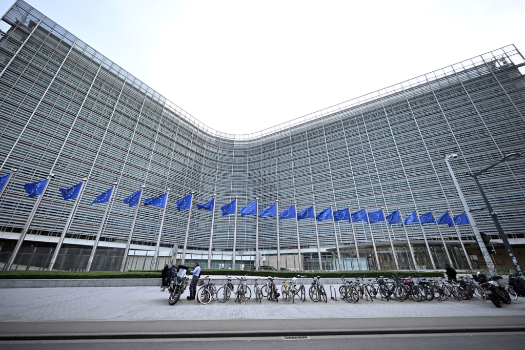 România participă la cinci noi proiecte europene de apărare aprobate de UE