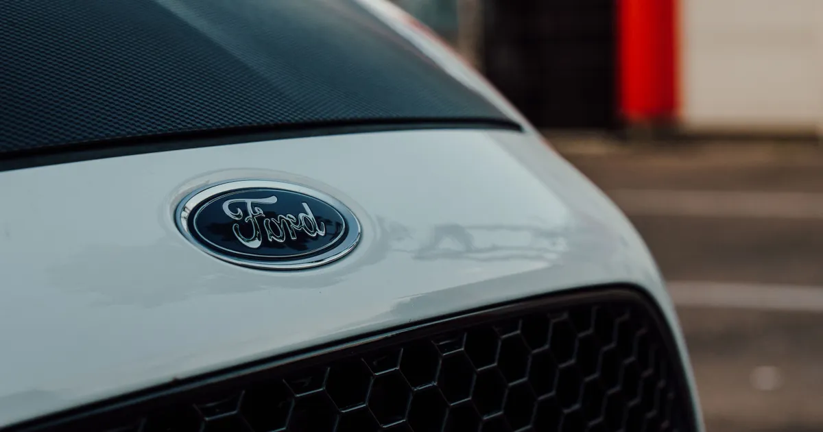 Marii constructori auto, Ford, GM și Jaguar Land Rover, vânează contracte militare pentru a compensa pierderile