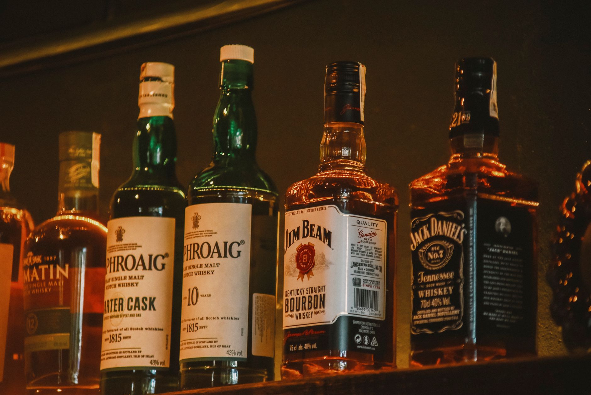 Trump a impus interdicția asupra importului de alcool din Canada. Impactul asupra pieței de whisky