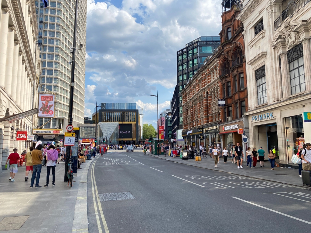 Oxford Street din Londra devine zonă pietonală: traficul va fi restricționat începând cu 26 octombrie