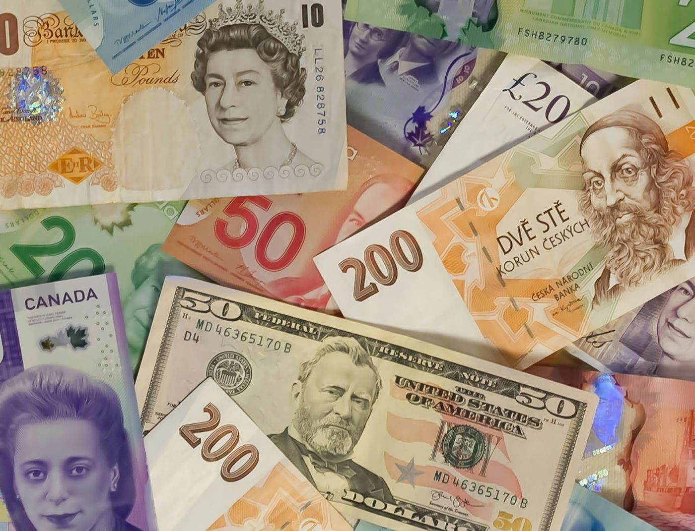 Dolarul canadian scade la cel mai scăzut nivel din ultimele două luni și jumătate