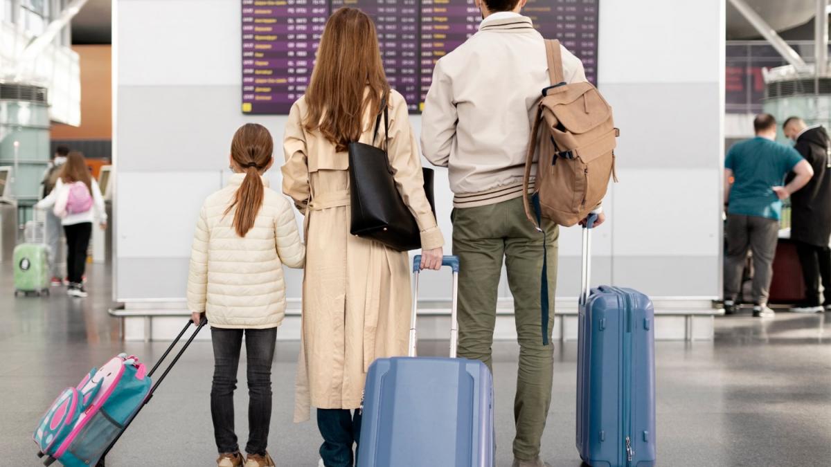 De ce nu scad preturile biletelor de avion, chiar daca combustibilul se ieftineste