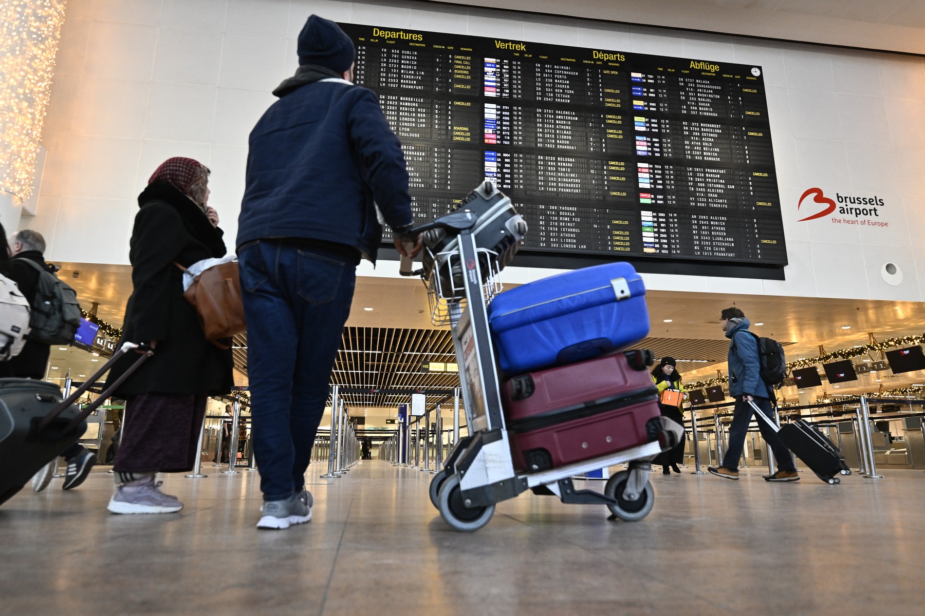 Grevă națională în Italia: Controlorii de trafic aerian pot bloca zborurile miercuri