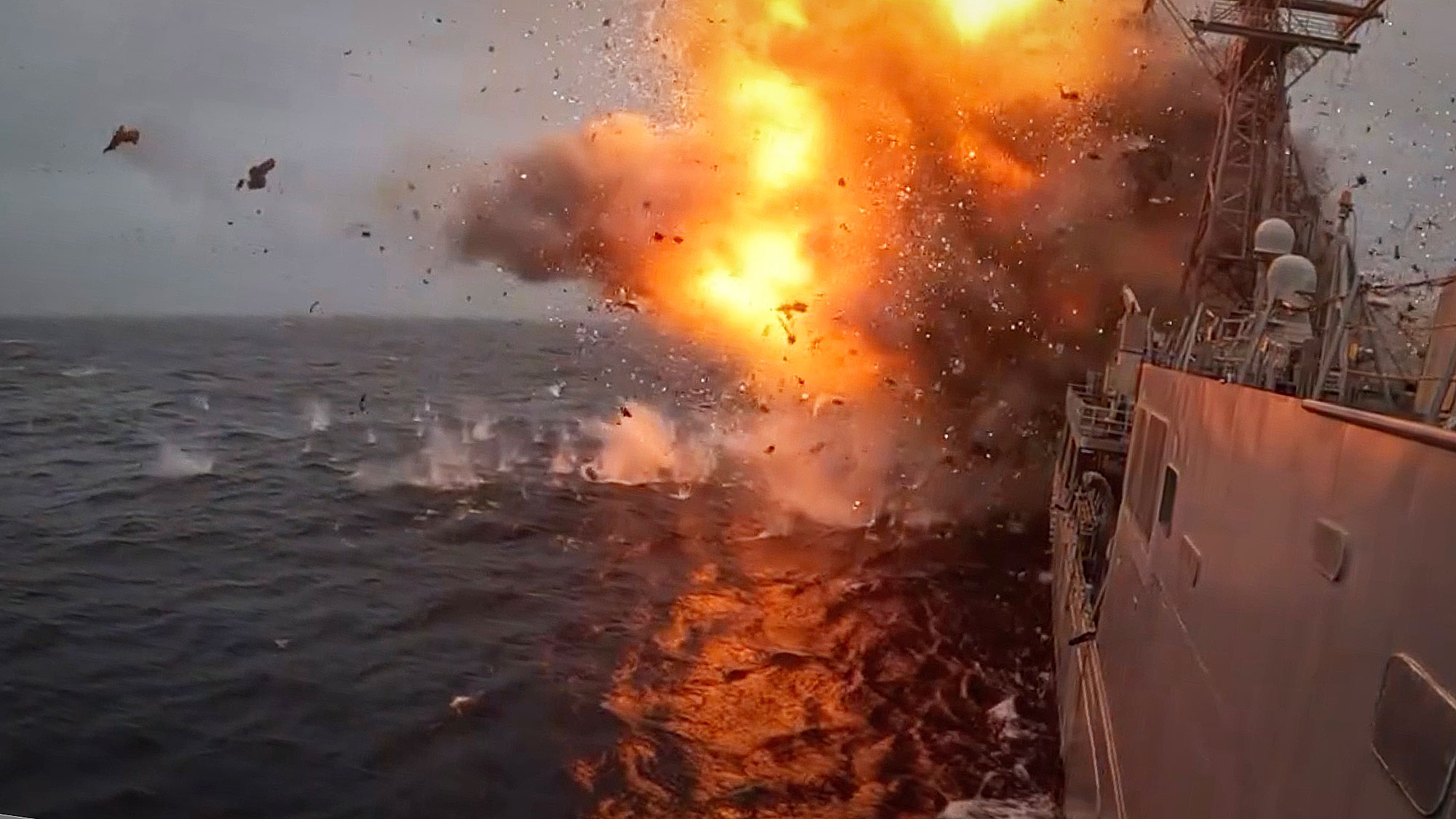 Exerciții militare în Scoția: Marina SUA și cea a Marii Britanii au scufundat fregata USS Klakring