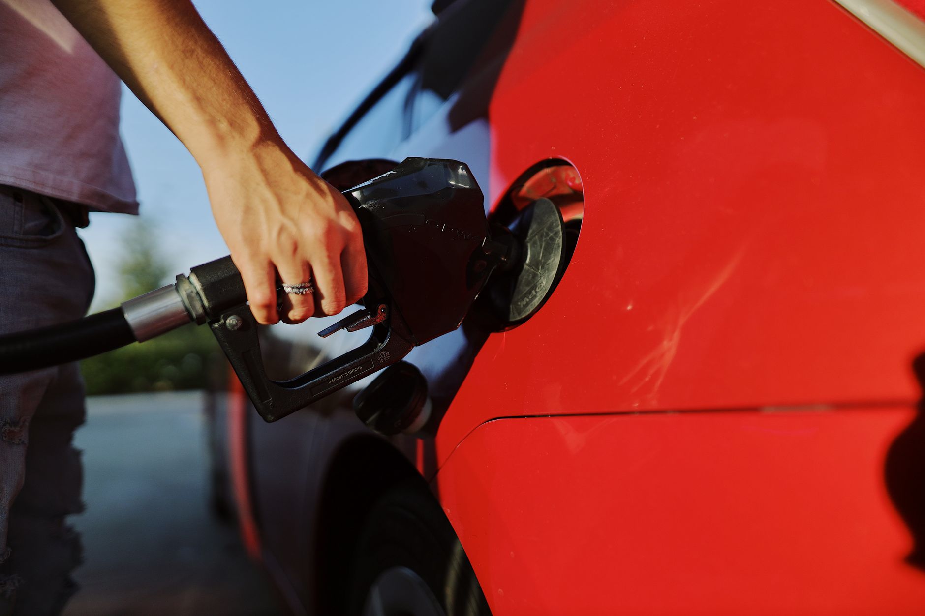 Prețurile la benzină și motorină au scăzut în Italia după decizia companiilor Eni, IP și Q8