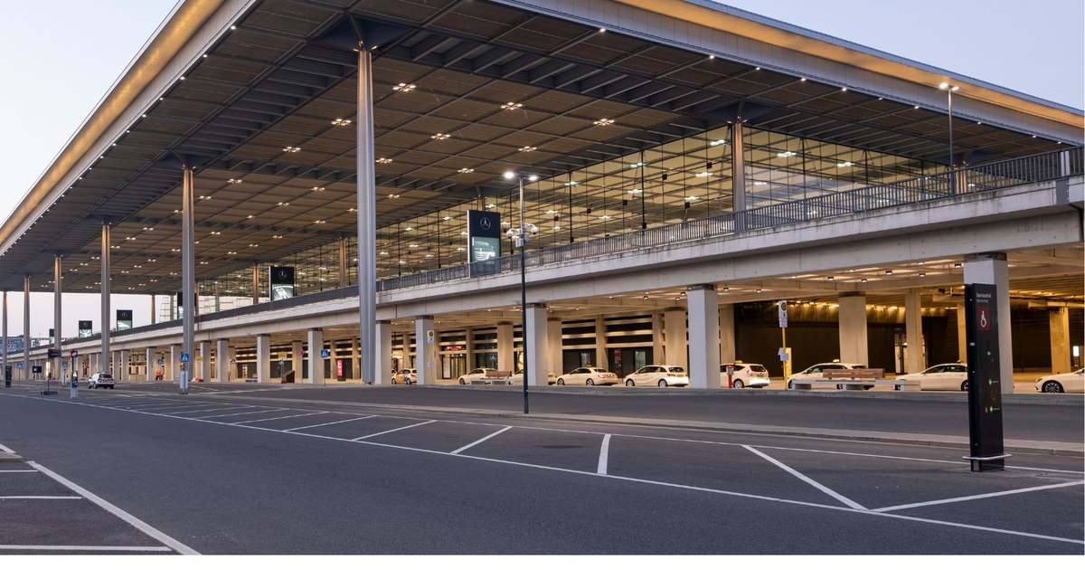 Aeroportul Brandenburg din Berlin va fi primul din Germania dotat cu sisteme de detecție a dronelor