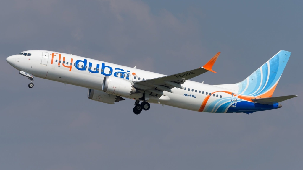 Conflict violent la bordul unui avion Flydubai: un pilot a încercat să prăbușească aeronava